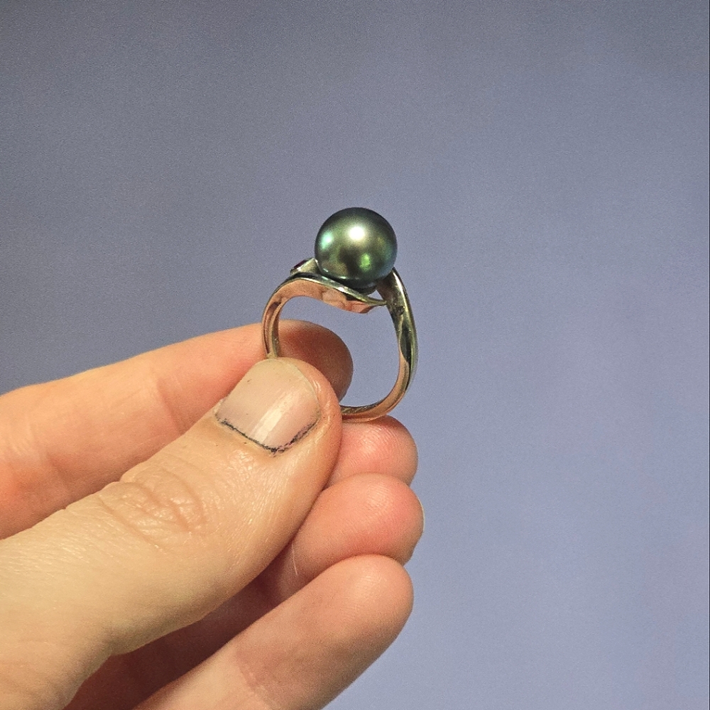 Tahitian Green Pearl With A Ruby On A White Gold … - image 1